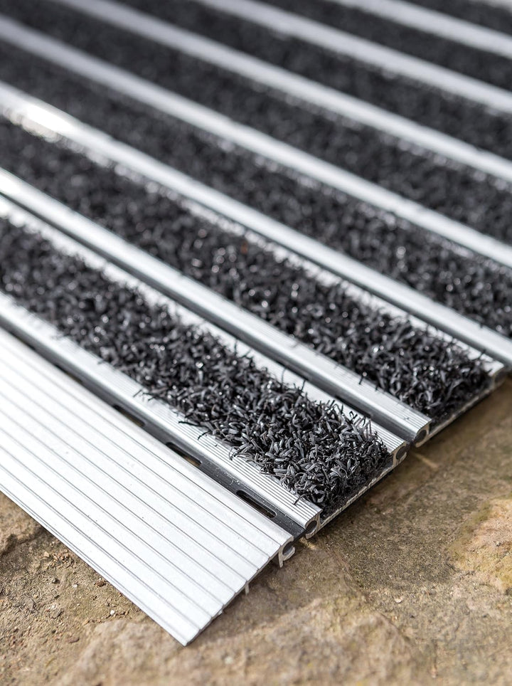 ASTRA Fussmatten – anthrazit – Aluminiumrahmen – sehr robust – feiner oder grober Struktur – Türmatt