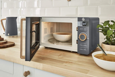 Swan Nordic Digitale Mikrowelle 20 l, 6 Betriebsstufen, 800 W Leistung, 30 Minuten Timer, einfache R