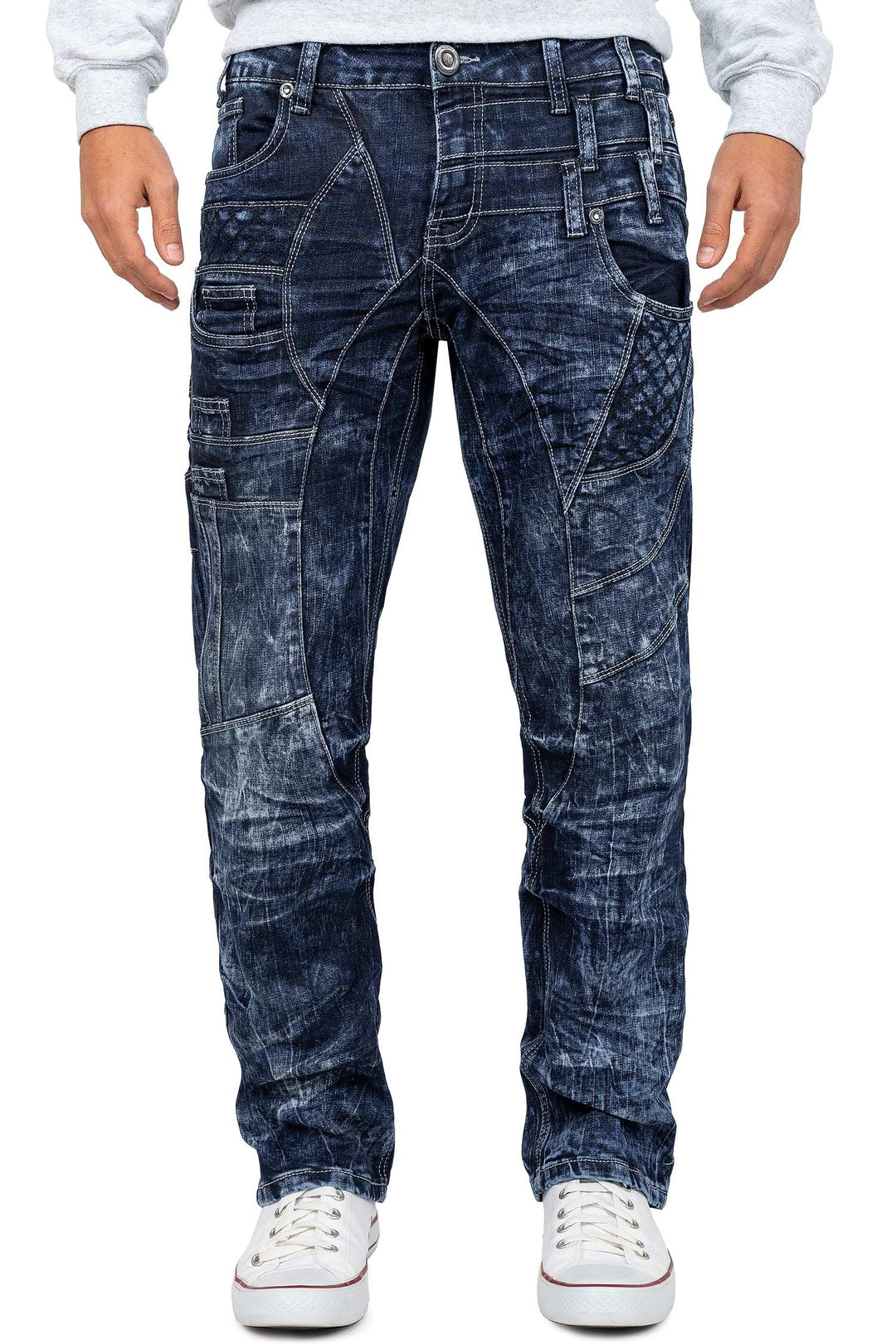 Herren Jeans – Extravagante Designer-Jeans mit Patchwork, Nieten & Kontrastnähten – Regular Fit, Den