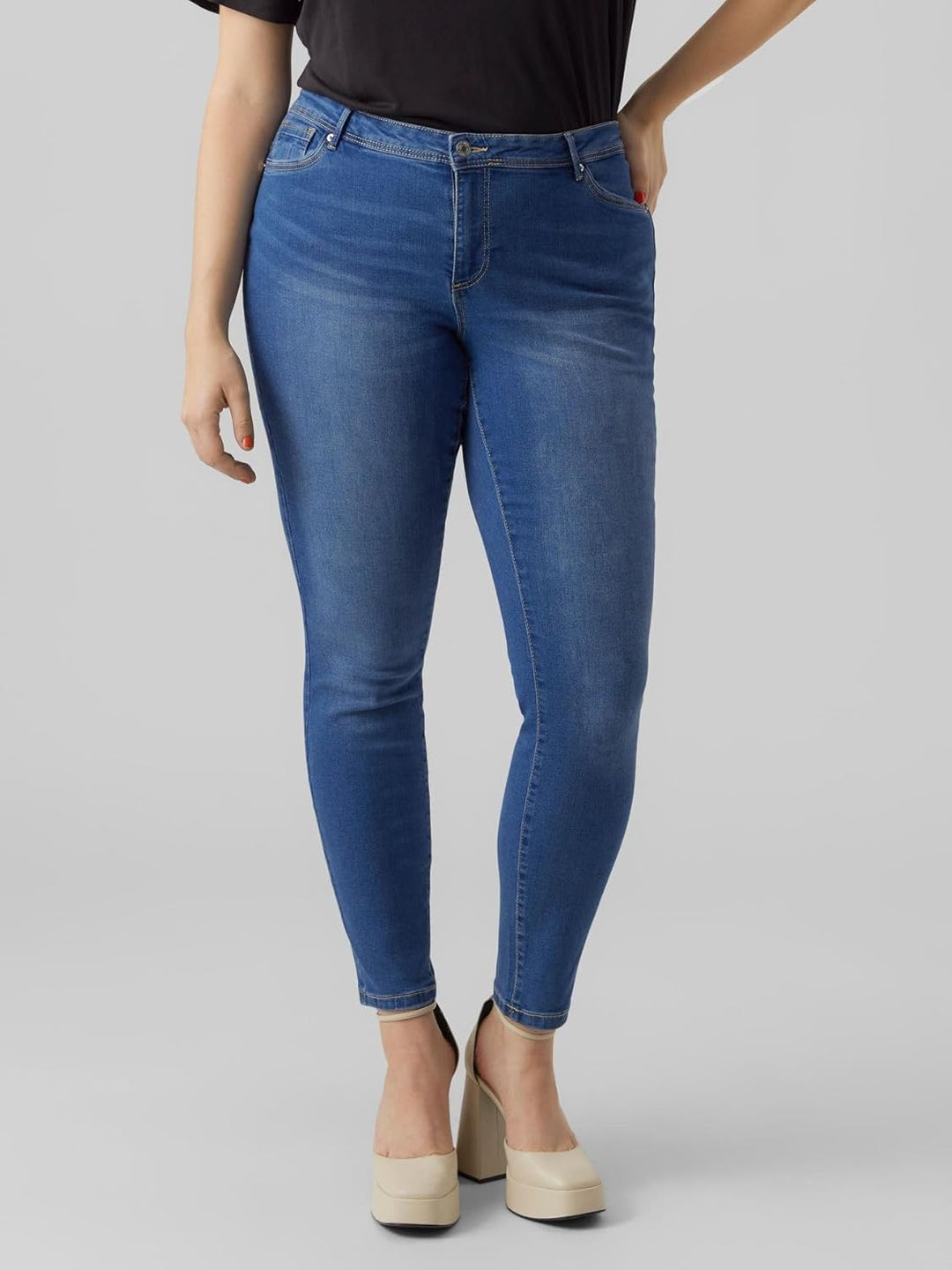 VERO MODA CURVE Damen Jeans 52W / 32L Medium Blue Denim, 52W / 32L Medium Blue Denim