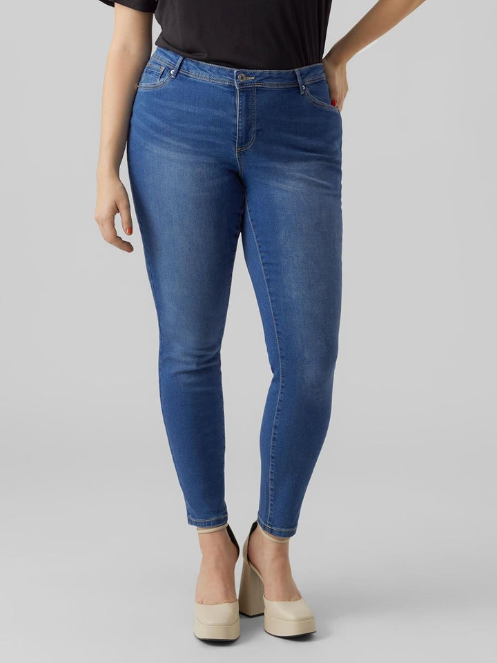 VERO Moda Curve Damen Jeans Vmfanya Slim Jeans Vi3312 Ga Cur Noos 50W / 32L Medium Blue Denim, 50W /
