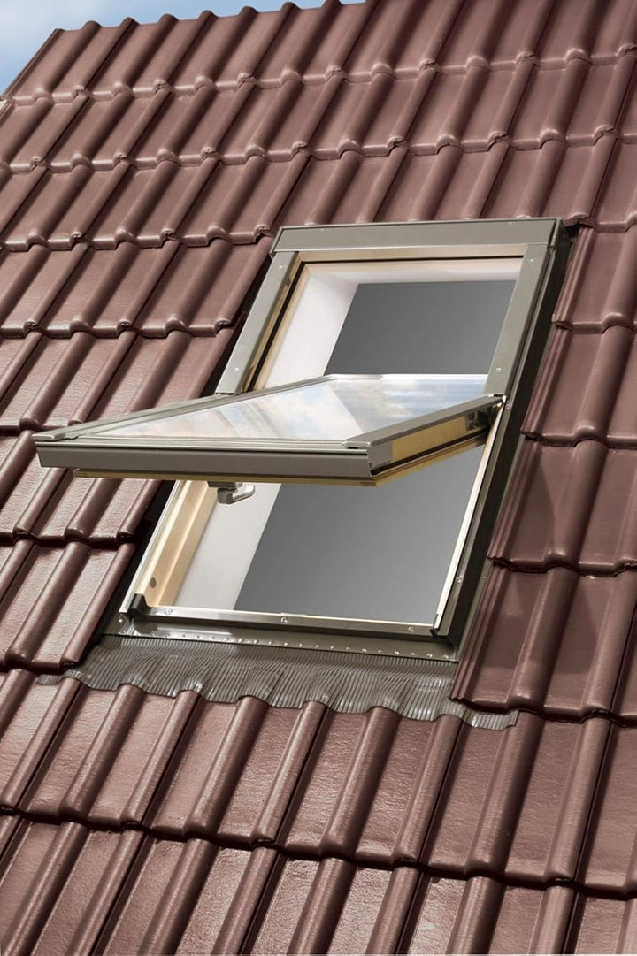 Günstige Dachfenster 66x98 OptiLight B Holz klar lackiert | Schwingfenster mit 2-fach Verglasung | U