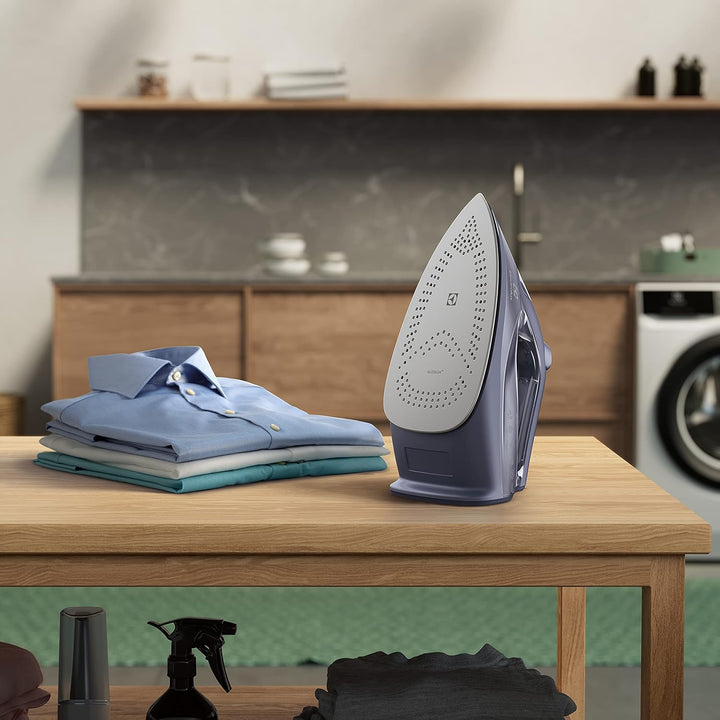 Electrolux Refine Bügeleisen 600 Modell E6SI1-4MN, Dampfbügeleisen mit 3-Positions-automatische Absc