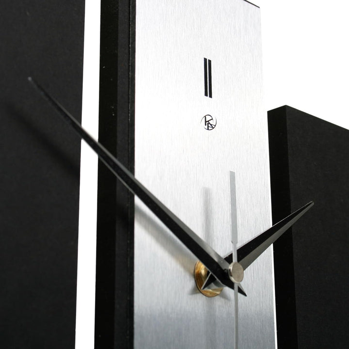 Kreative Feder Designer-Standuhr „Stairs“ aus Holz – Schwarze Tischuhr in modernem Metallic-Look ohn