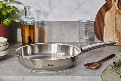 Fissler Steelux Pro / Edelstahl-Pfanne (Ø 28 cm) Bratpfanne-unbeschichtet, scharfes anbraten – Induk