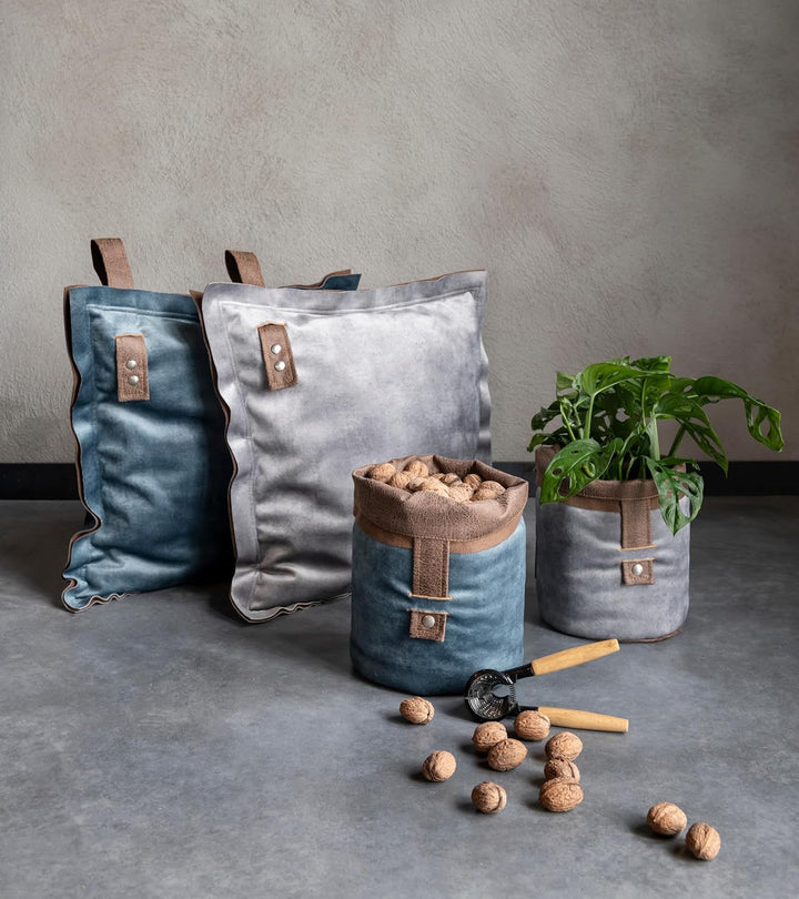 KNIT FACTORY - DAX Kissen - Luxuriöses und samtweiches Dekokissen - Sofakissen - 50x50 - Grau 50x50