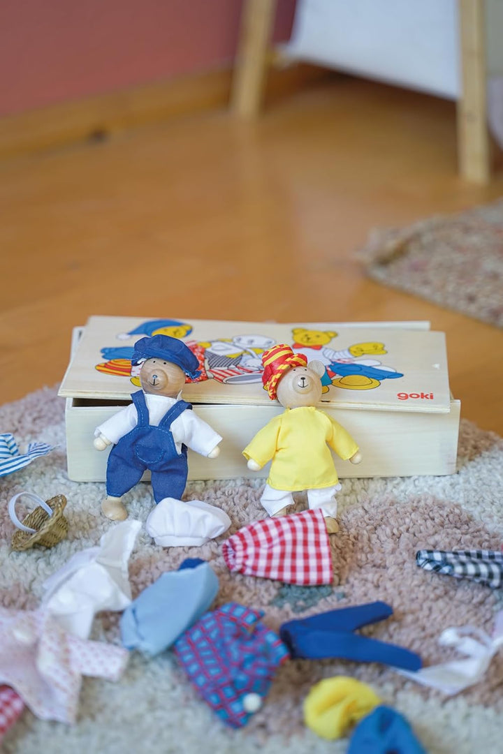 goki 51914 - Biegepuppen Bärchens Klamottenkiste, nachhaltige Holzfiguren, Puppen für Kinder, bewegl
