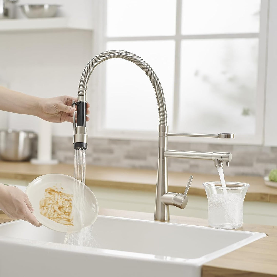 TIMACO Grosser Küchenarmatur mit Spiralfeder,22,36in, 360° Schwenkbare Spültischarmaturen mit Zwei A