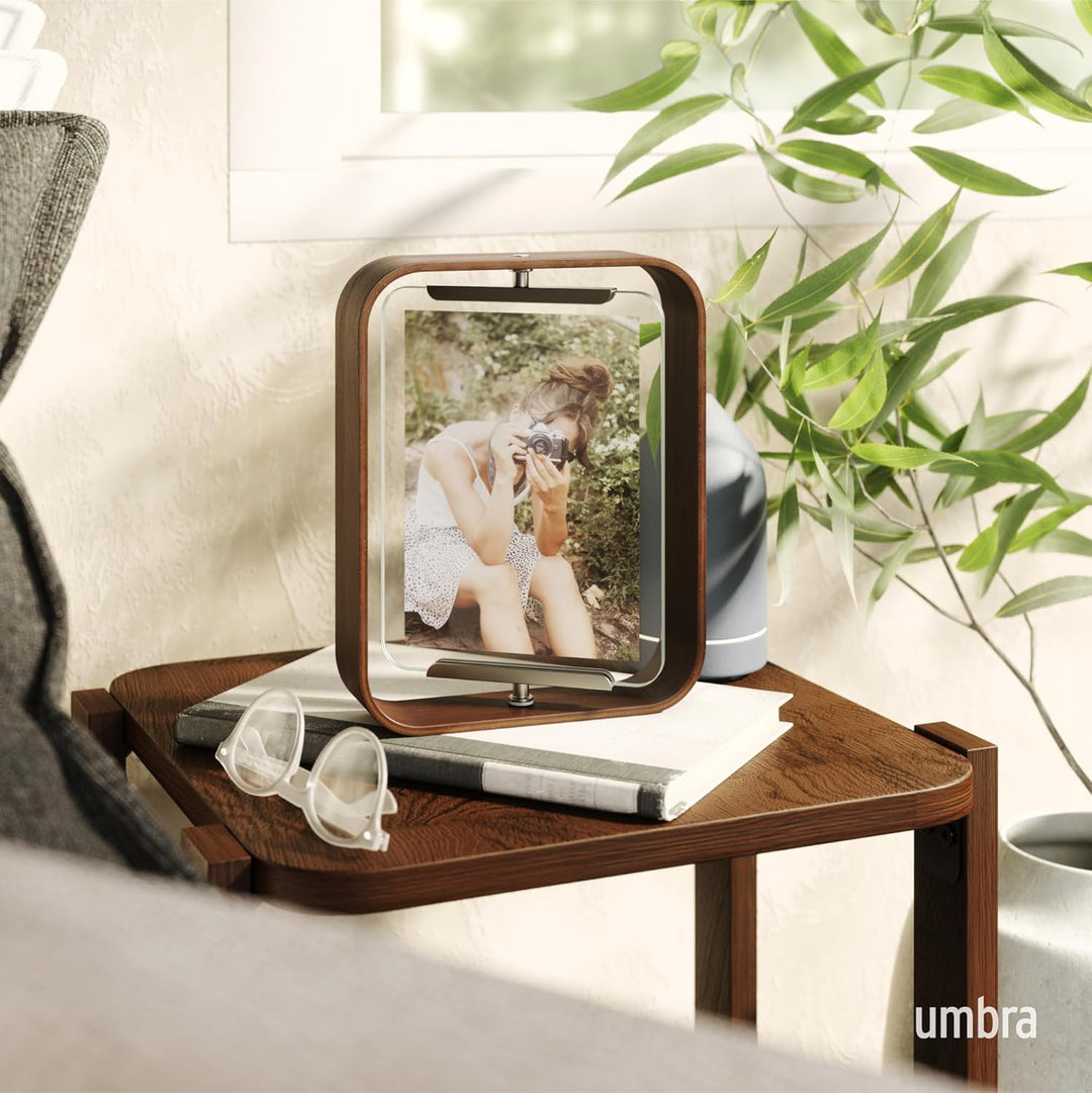 Umbra Bellwood Tischbilderrahmen, zweiseitiger Bilderrahmen für 10x15 oder 13x18 cm Fotos, Walnuss A