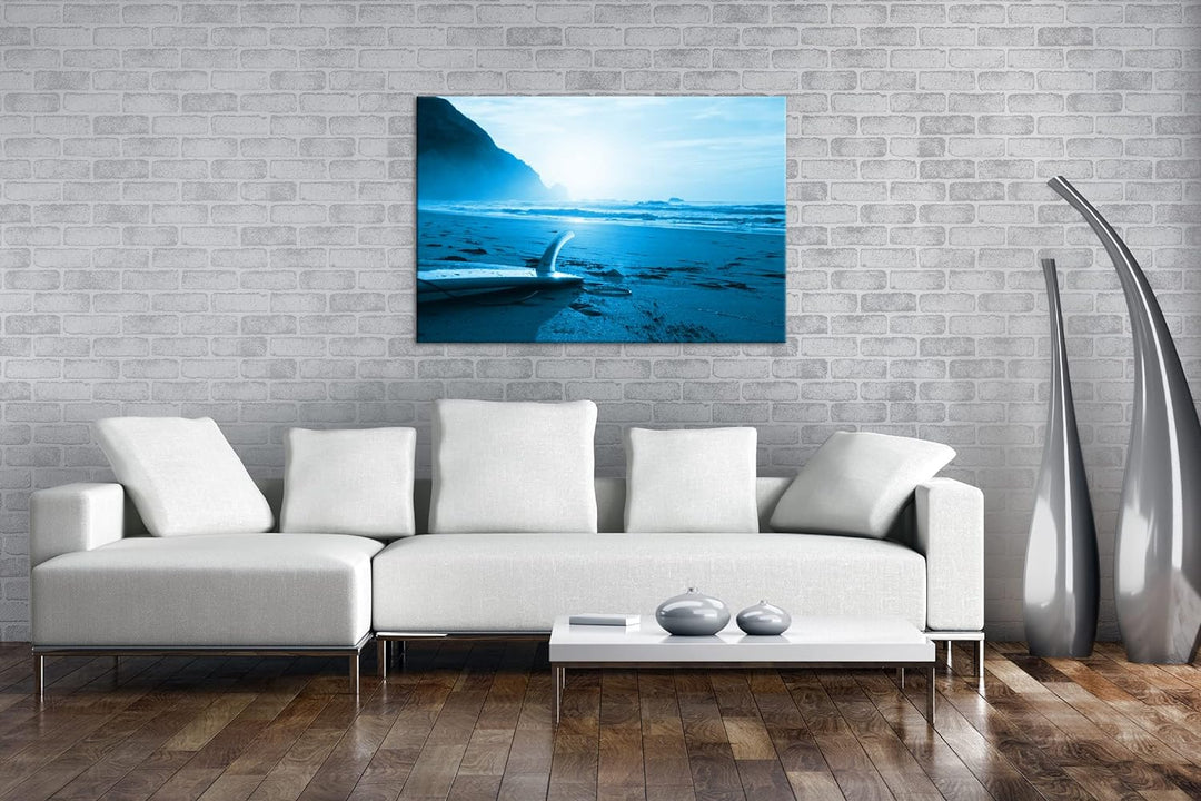 deyoli zurück gelassenes Surfbrett am Strand Format 80x60 Effekt: Monocrome Blau als Leinwandbild, M