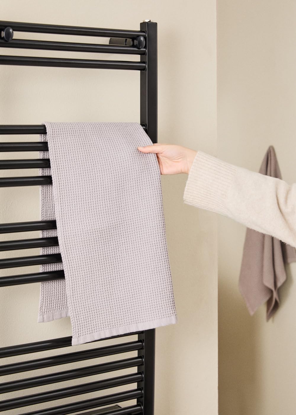 CREATE / WARM Towel Advance/Elektrischer Heizkörper mit Handtuchwärmer und WLAN, Schwarz / 51,5x11x1