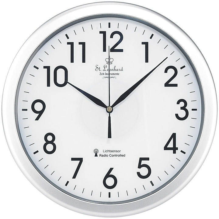 St. Leonhard Wanduhr beleuchtet: Funk-Wanduhr mit Zifferblatt-Beleuchtung &amp; Lichtsensor, kabellos (F
