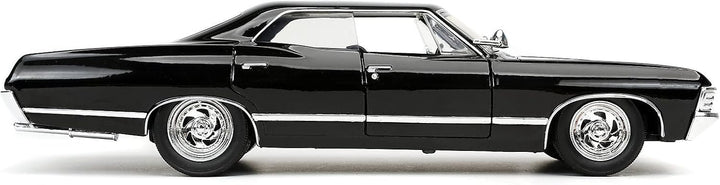 Jada Toys 253255037 Supernatural Dean Winchester, 1967 Chevy Impala Sport Sedan, Türen + Kofferraum