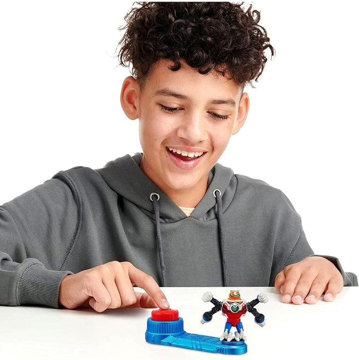 Akedo 14288 Ultimate Arcade Warriors Giants Mini Battling Action Figures Ready, Fight, Split Strike-