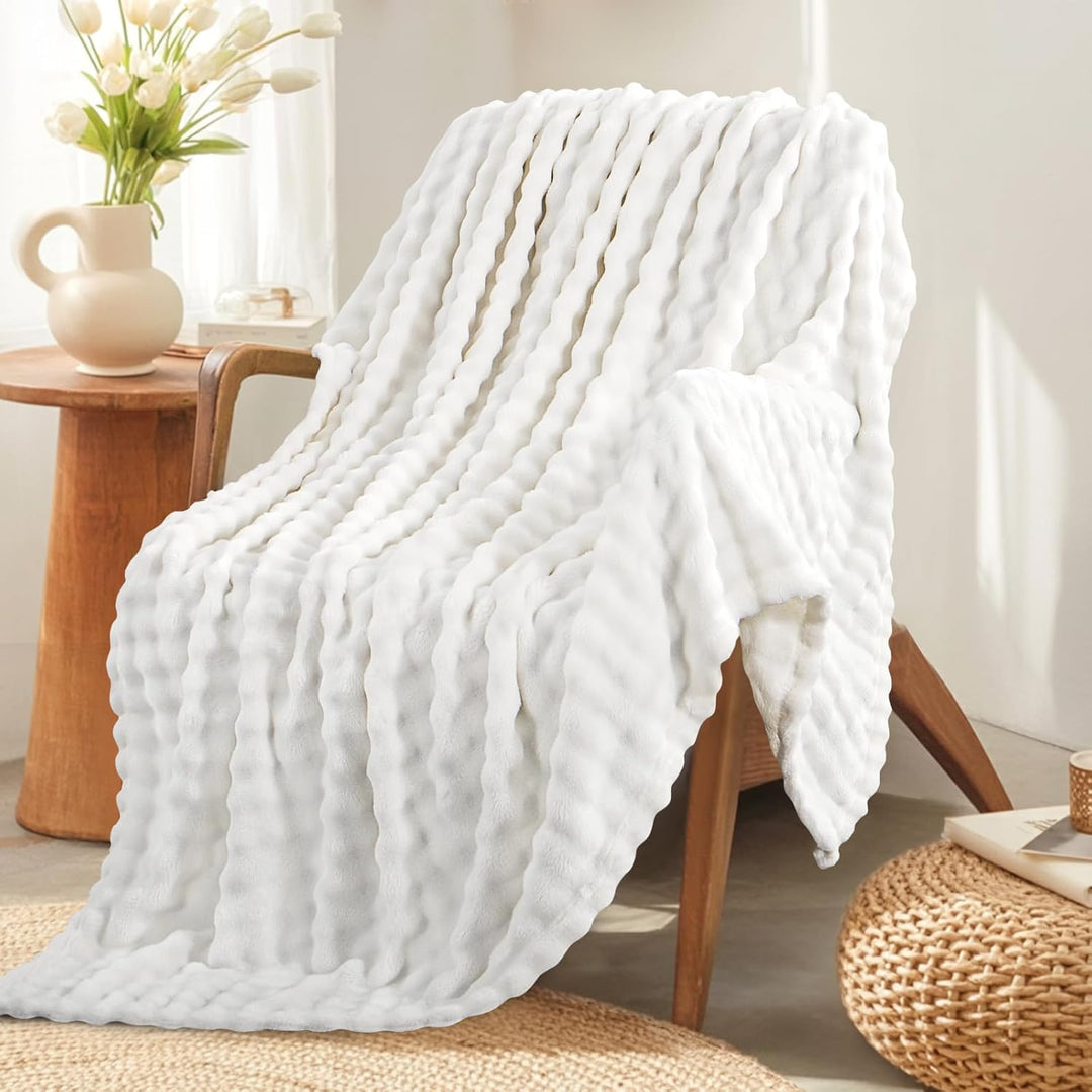 RUIKASI Bubble Decke Kuscheldecke Flauschig Weiss - 150x200cm Sofadecke & Couchdecke aus Plüsch, War