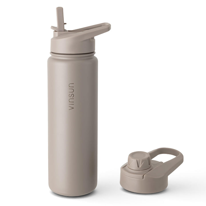 Vinsun Trinkflasche Edelstahl taupe 750ml inkl. 2 Deckel - auslaufsicher | Strohhalm Deckel & Trinkö