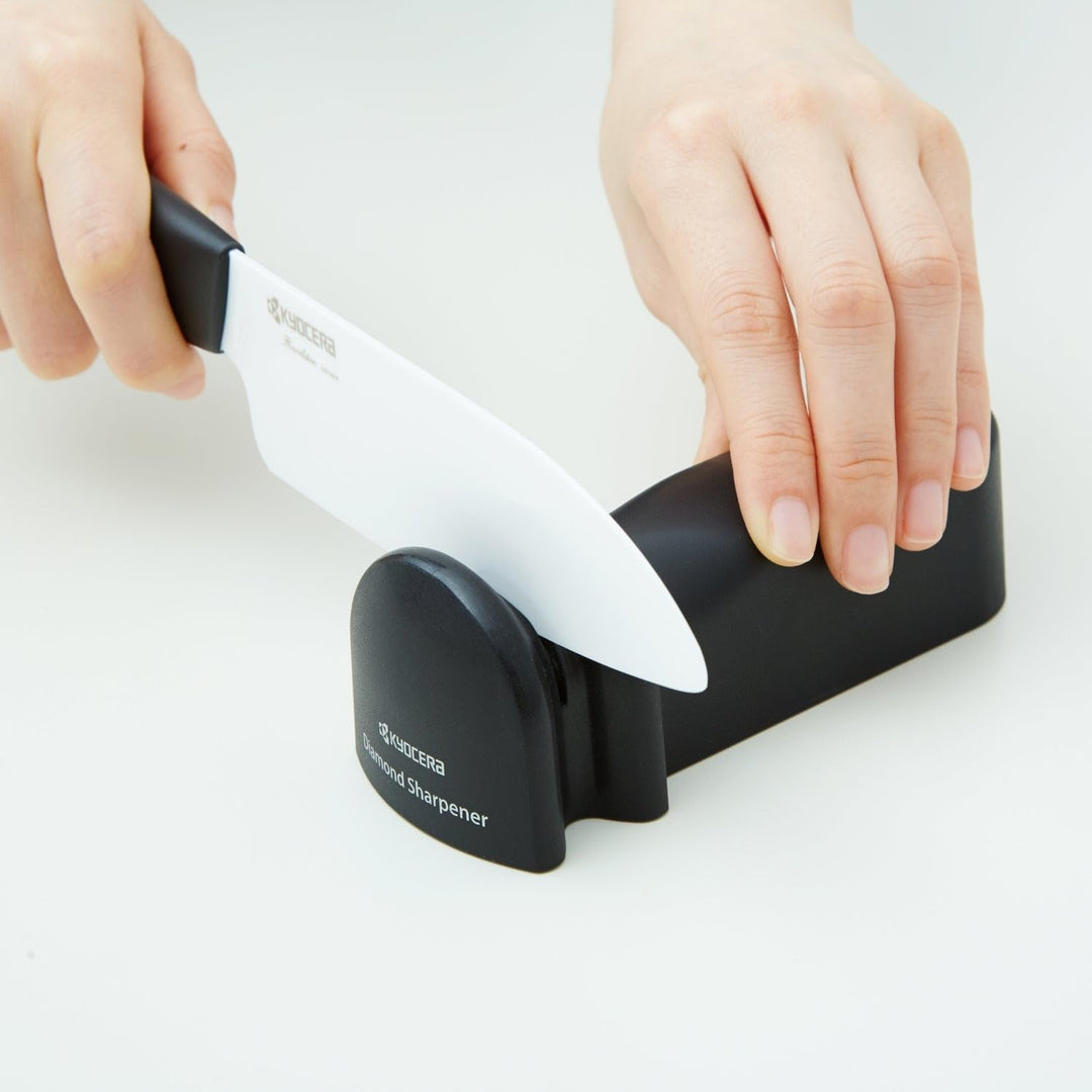 Kyocera Diamant Messerschärfer, manueller Schärfer mit Diamant-Rad für Keramik- und Stahlklingen, Lä