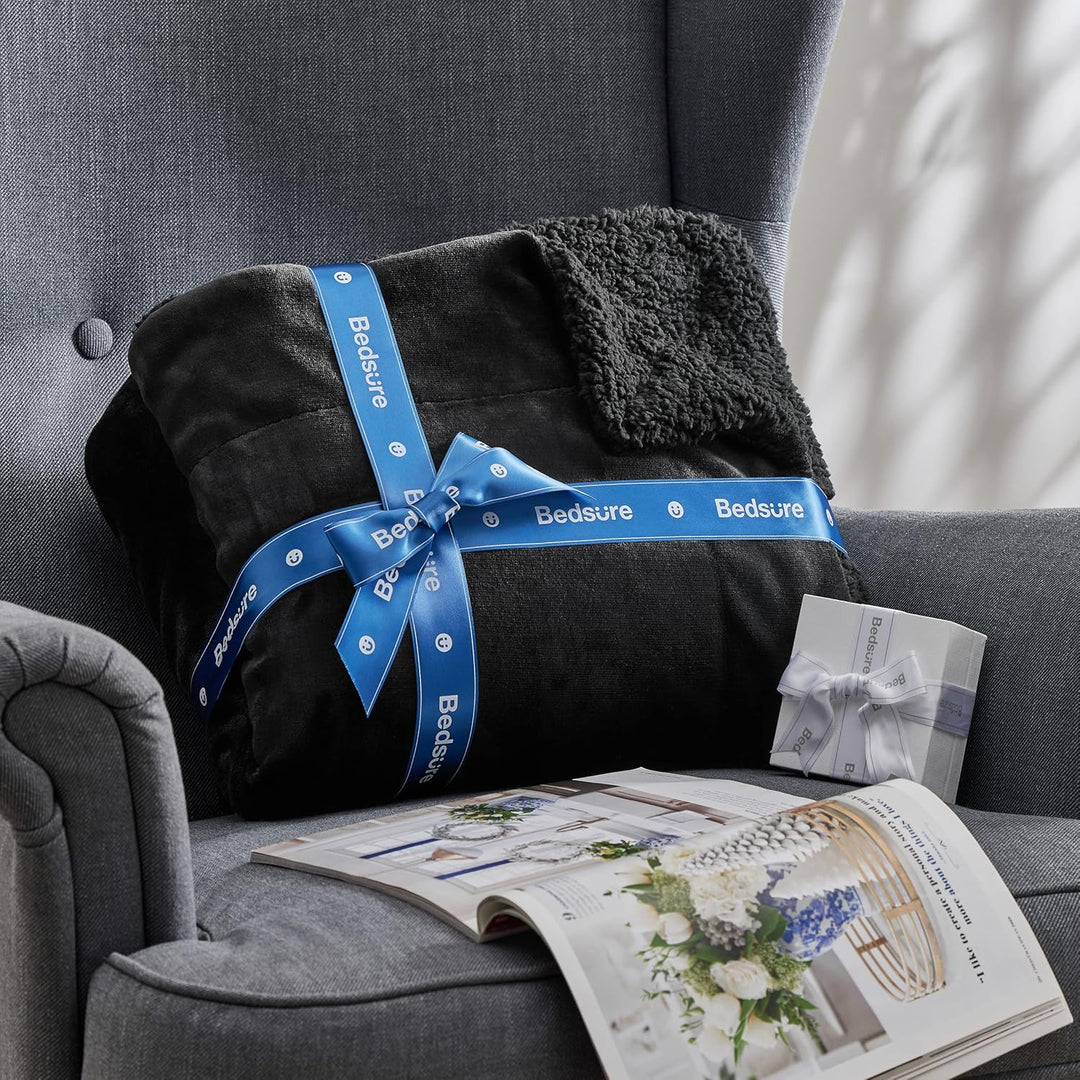 BEDSURE Decke Sofa Kuscheldecke Schwarz - warm Sherpa Sofaüberwurf Decke, Dicke Sofadecke Couchdecke