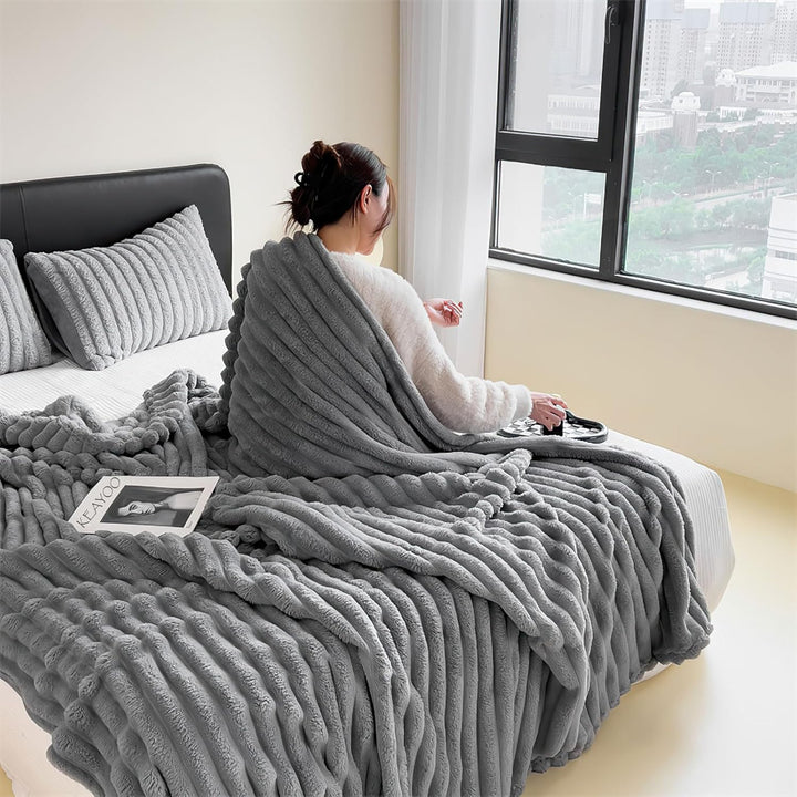 Kuscheldecke 150x200 cm - Warme Flausige Bettüberwurf Decke und Sofadecke Mama, Frauen und Freundin