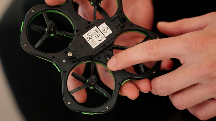 Carson Cyber Drone IR RTF – RC Quadcopter mit 360° Flip, Headless Mode, Gyro-Stabilisierung, LED-Bel