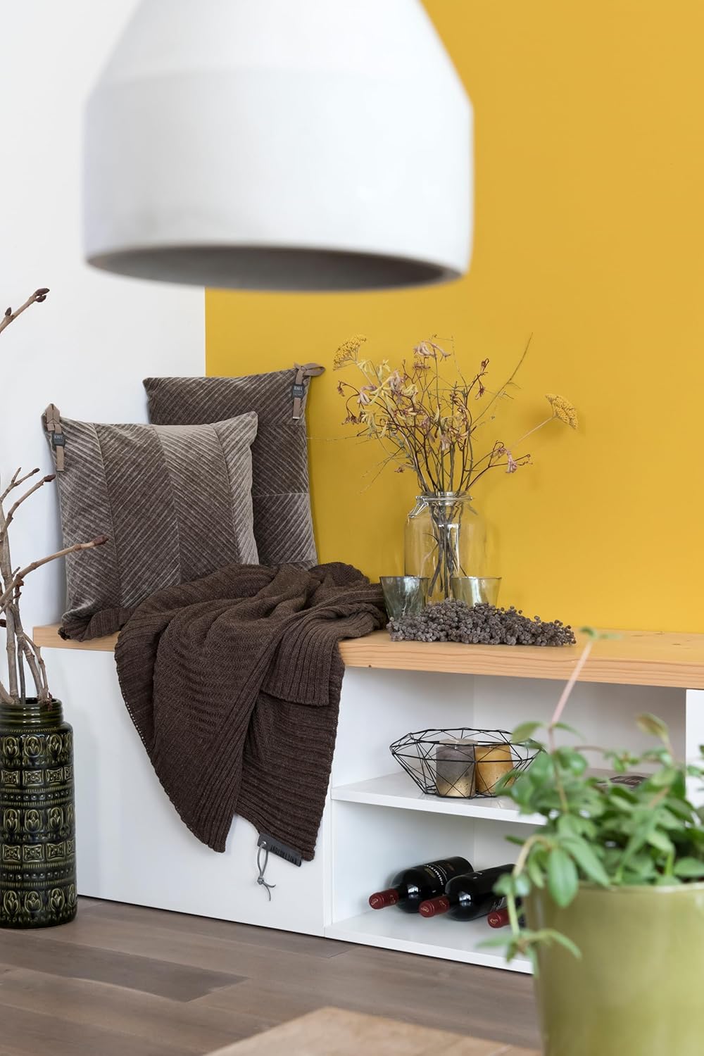 KNIT FACTORY - Beau Kissen - Velourkissen - Modischen Streifenmusters - Sofakissen - 50x50 - Dunkelb