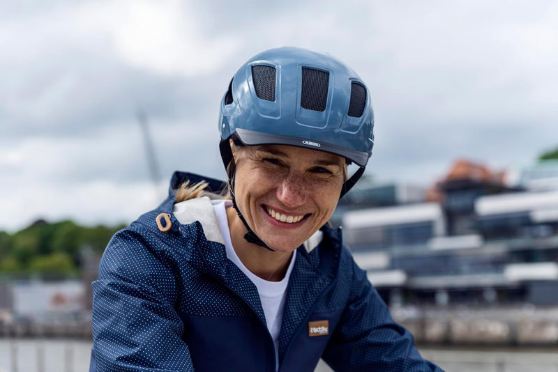 ABUS Stadthelm Hyban 2.0 - Fahrradhelm mit Rücklicht, ABS-Hartschale, guter Passform - für Damen und