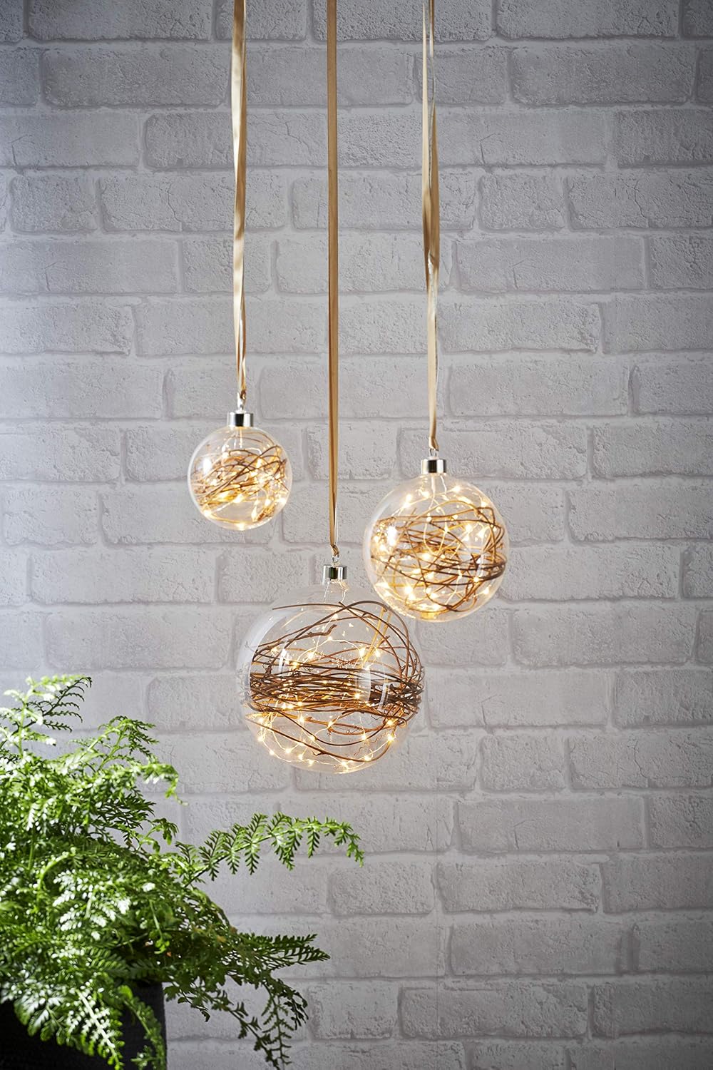EGLO LED-Weihnachtskugel für Innen, beleuchtete Glaskugel zum Aufhängen Ø 15 cm, Leuchtkugel zum Hän