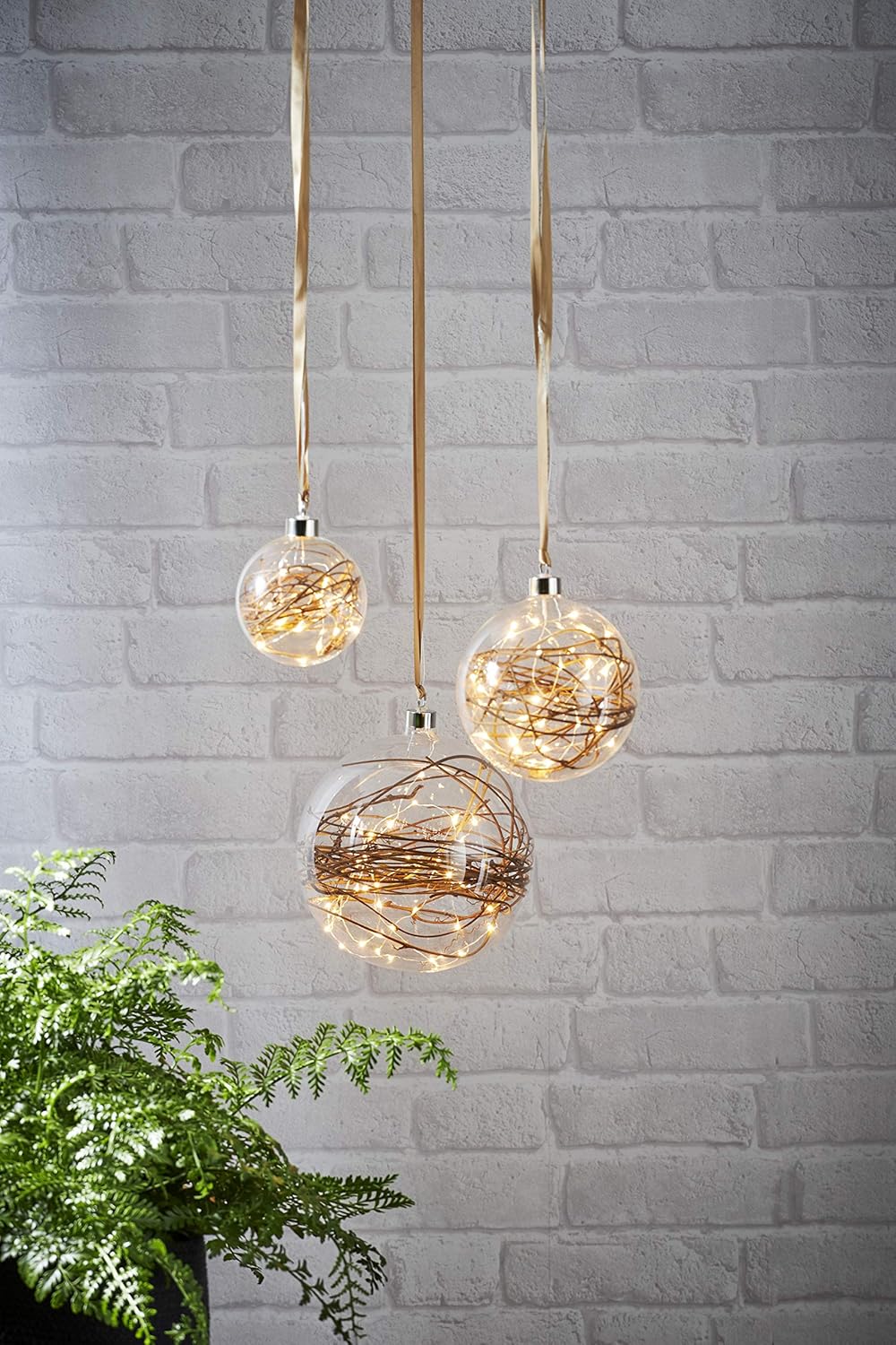 EGLO LED-Weihnachtskugel für Innen, beleuchtete Glaskugel zum Aufhängen Ø 15 cm, Leuchtkugel zum Hän
