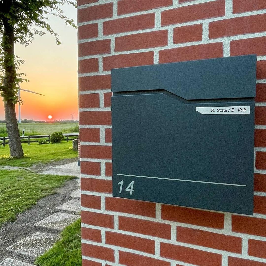 Metzler Exklusiver Briefkasten in Anthrazit RAL 7016 Hoffmann - Wandbriefkasten mit V2A Edelstahl-Na