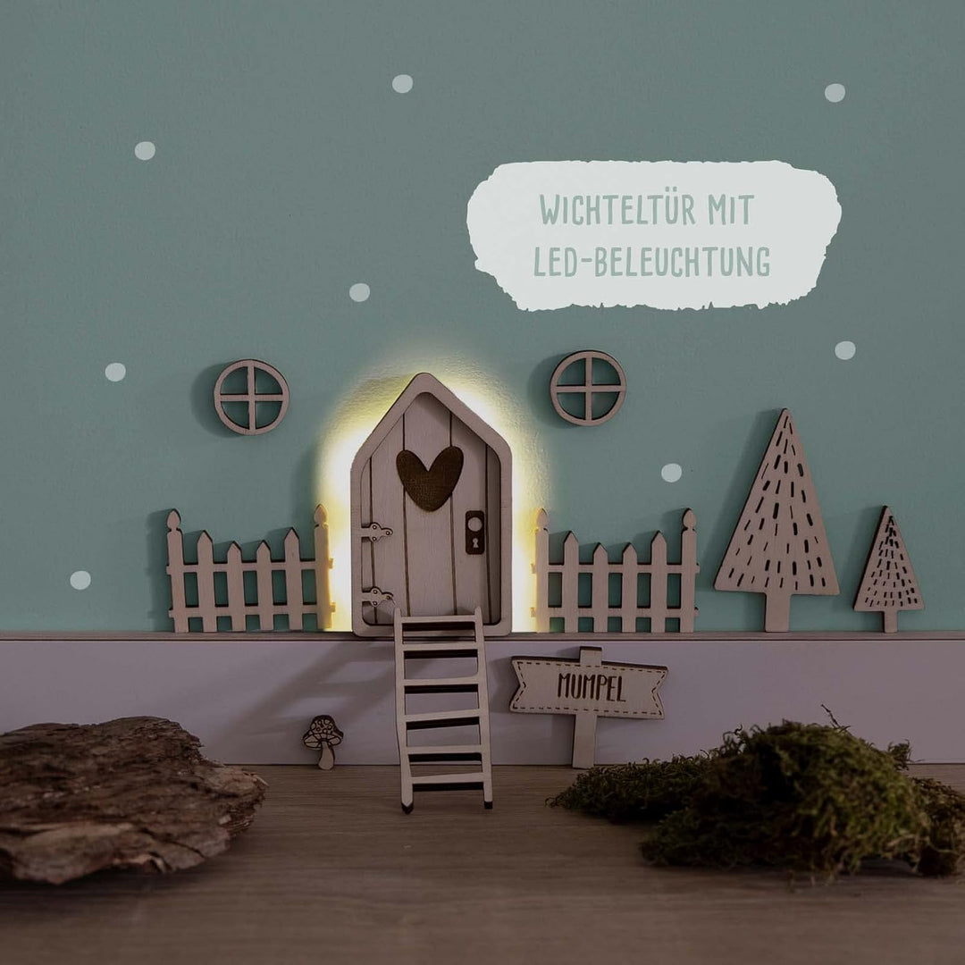 Beleuchtete Wichteltür Personalisiert Mit Zubehör | LED Lichterkette | Adventskalender zu Weihnachte