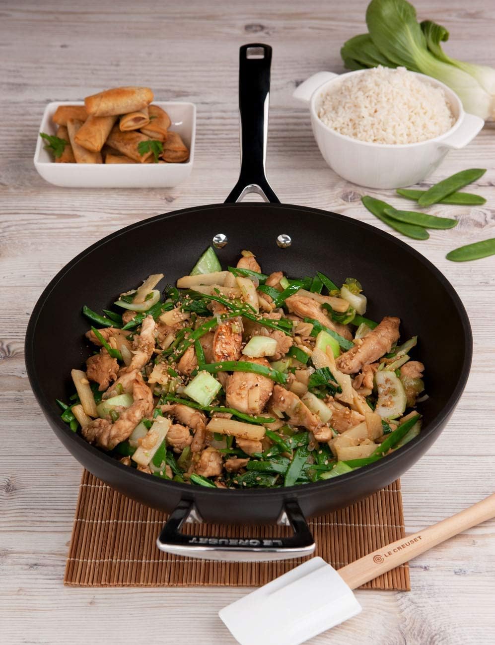 Le Creuset Aluminium-Antihaft Wok-Pfanne mit Gegengriff, Ø 30 cm, Für alle Herdarten inkl. Induktion