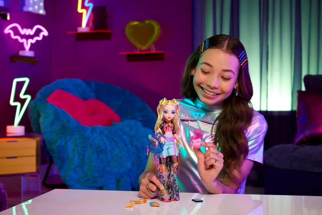 Monster High Lagoona Blue Puppe in Mesh-T-Shirt und Cargohose mit Haustierfisch Neptuna und Accessoi