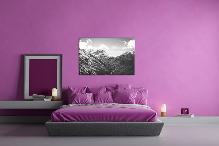 deyoli durch die Berge schlingendes Tal Effekt: Schwarz&Weiss, Format: 80x60 als Leinwandbild, Motiv
