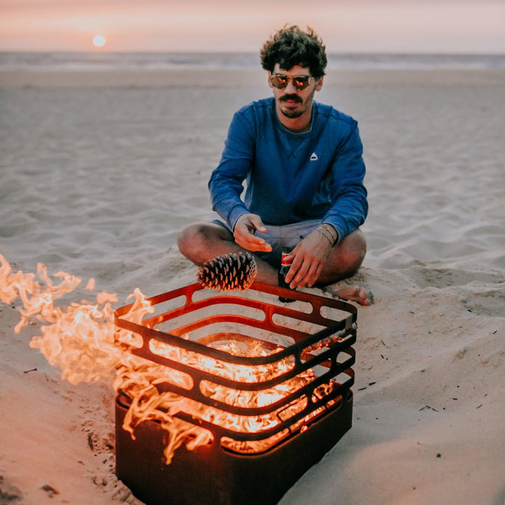 höfats - Cube Feuerkorb - Feuerschale, Grill, Hocker und Tisch - Feuerstelle für Garten und Terrasse