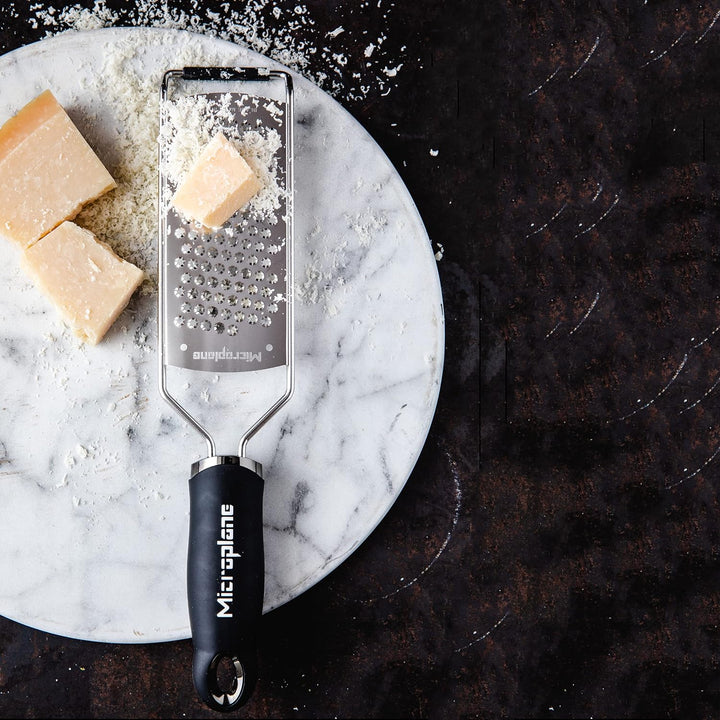 Microplane Sternenklinge Küchenreibe für Hartkäse, Zitrusfrüchte, Schokolade, Ingwer, Muskat und Zim