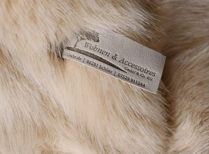 Wohnen &amp; Accessoires GmbH &amp; Co. KG Edelste Premium Felldecke aus Webpelz Sandrose 150x200cm (
