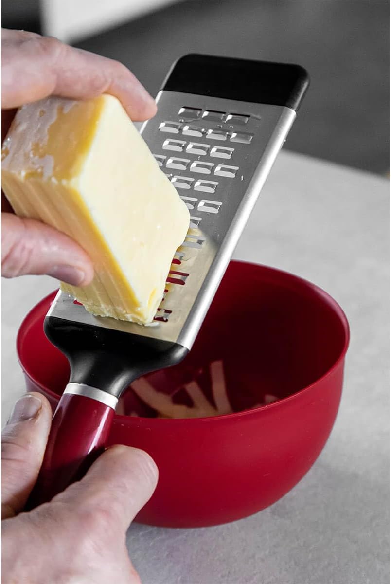 KitchenAid Käsereibe, 2-seitige Reibe aus geätztem Edelstahl mit mittelfeinen Reibelöchern –Empire R