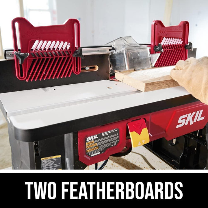 SKIL RT1323-01 Oberfrästisch und 10-Ampere-Fixsockel-Fräser-Set