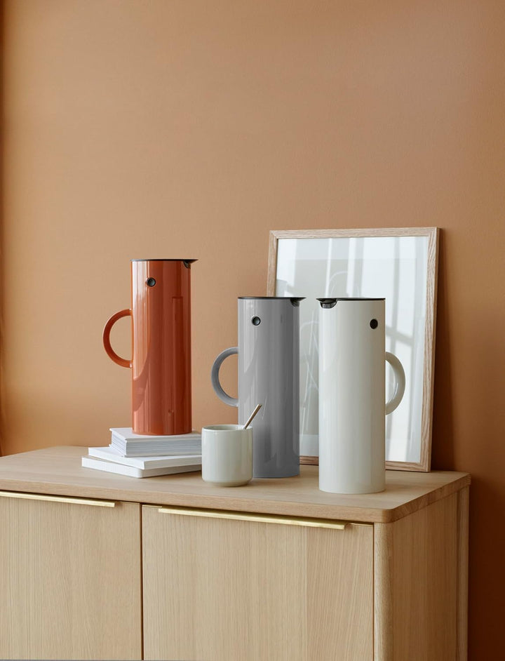 Stelton Isolierkanne EM77 - Doppelwandige Isolierkanne für heisse/kalte Getränke - Tee- & Kaffeekann