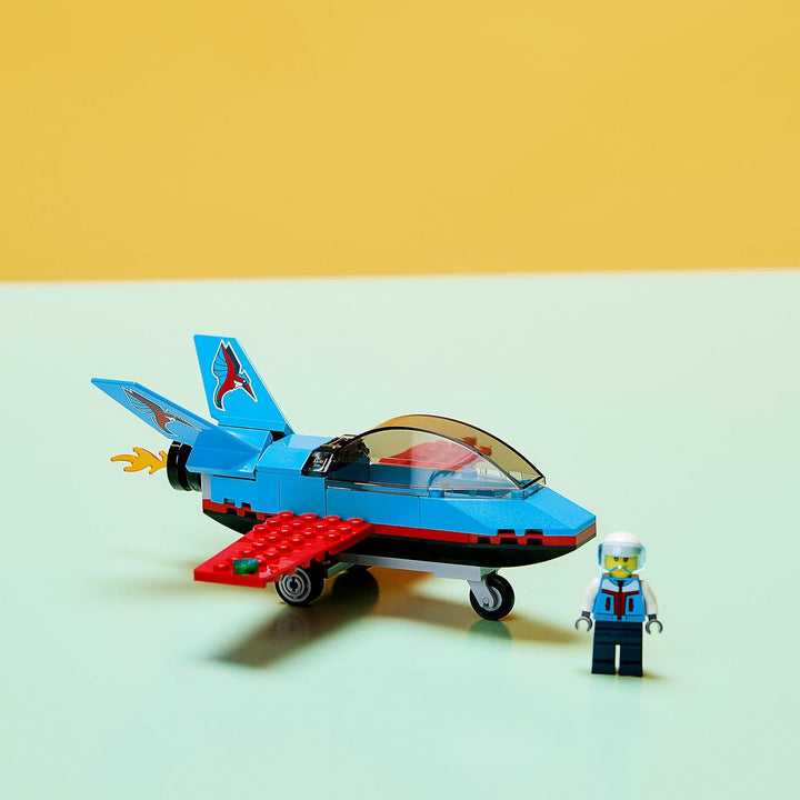 LEGO 60323 City Stuntflugzeug, Kunstflugzeug, Flugzeug Spielzeug mit Piloten-Minifigur, kreatives Ge