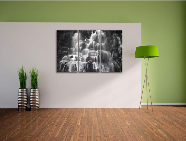 Pixxprint Yoga am Wasserfall in Bali als Leinwandbild/Grösse: 3 Teilig (120x80 cm) cm/Wandbild/Kunst