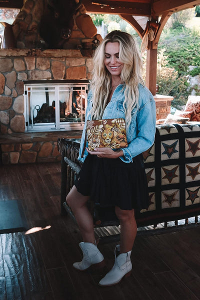 Anuschka Handbemalte 3-in-1 Clutch aus echtem Leder Cleopatra's Leopard Tan, Cleopatra's Leopard Tan