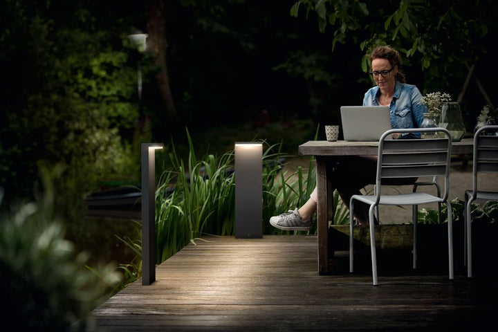 Philips myGarden Bustan LED Aussenwegeleuchte, 9W, Anthrazit Anthrazit 2700 Kelvin Wegeleuchte Singl
