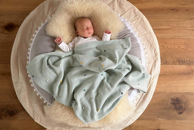 LÄSSIG Babystrickdecke Kuscheldecke Babydecke gestrickt 100% Bio Baumwolle GOTS/Knitted Blanket Dots
