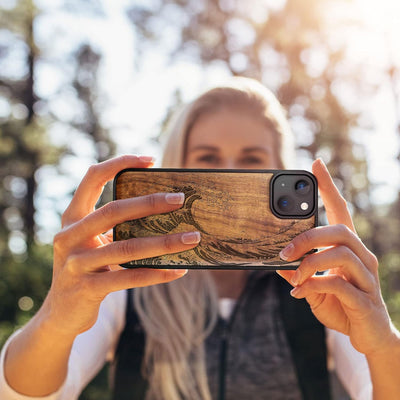 Carveit Handyhülle für iPhone 14 Plus Cover Kompatibel mit Magsafe [Holz und TPU Silikon Hybrid hüll