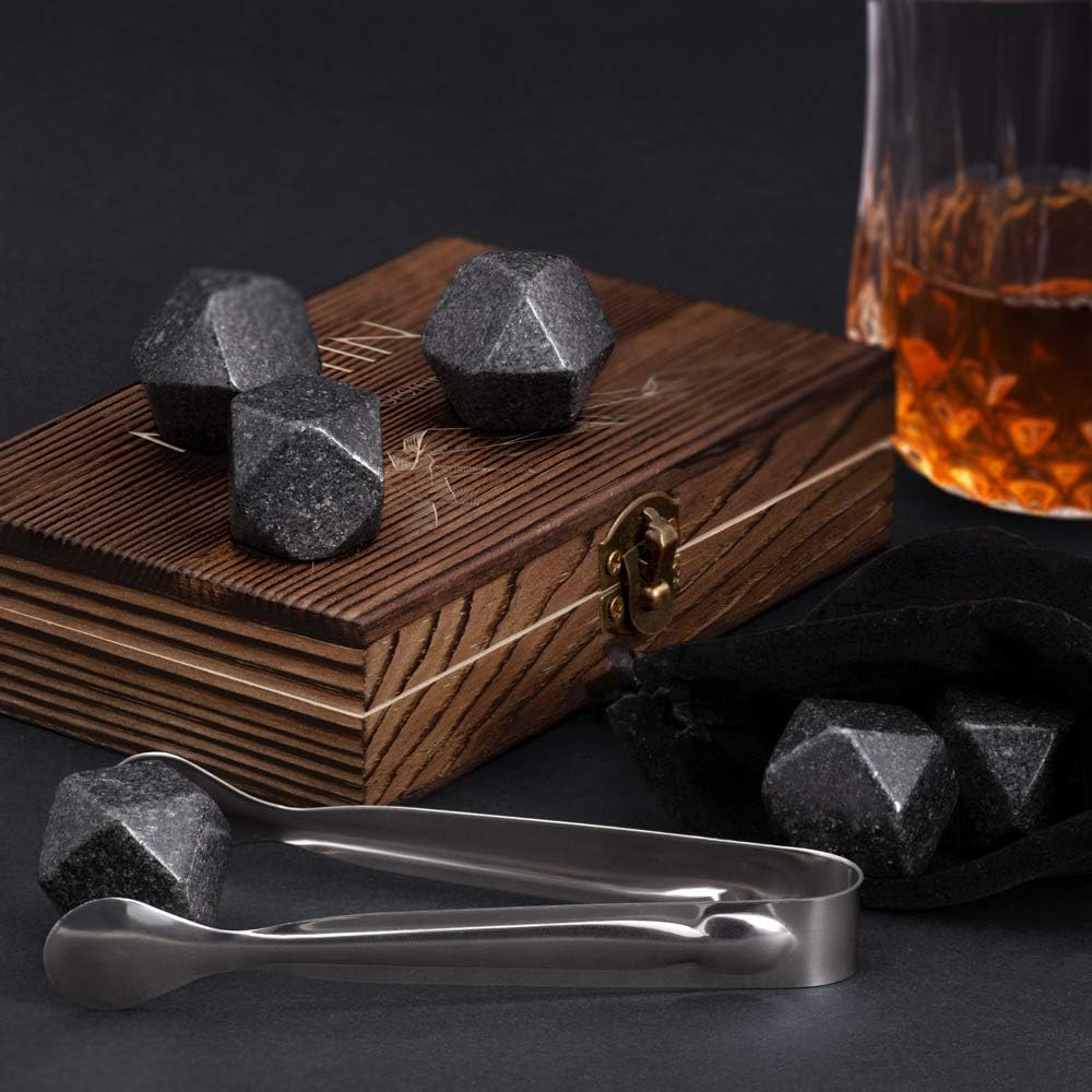 Maverton Whisky Steine Set - in Holzbox mit Gravur - 6 Eiswürfel + Zange + Velourbeutel - wiederverw