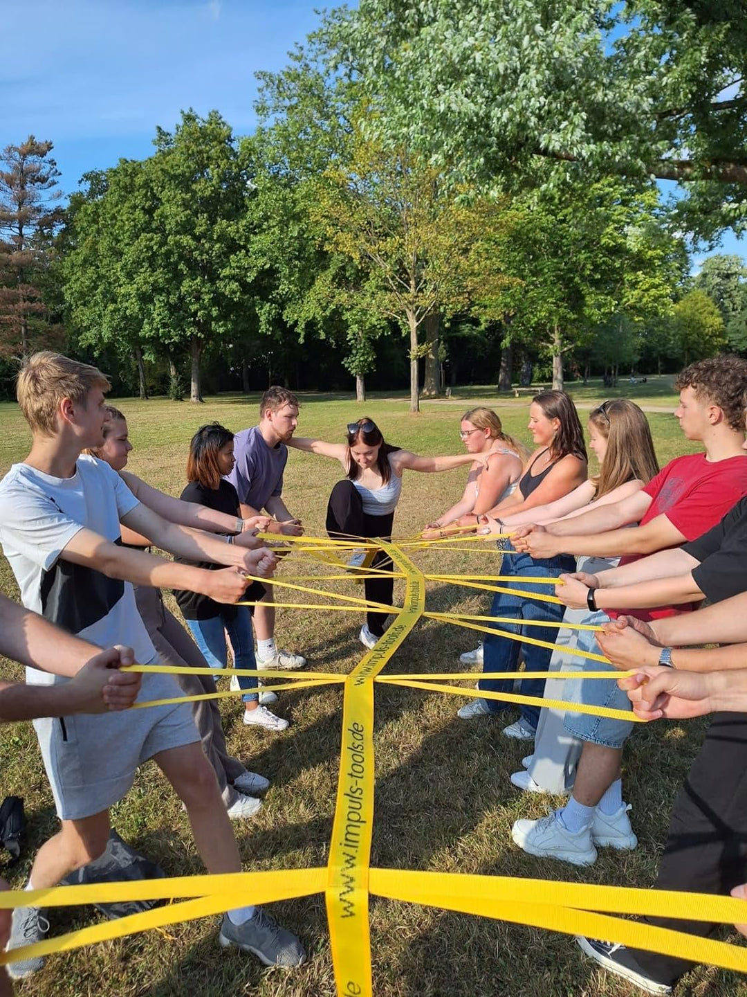TEAM SLACKLINE - ein Teamspiel für mehr Balance, Vertrauen und Koordination
