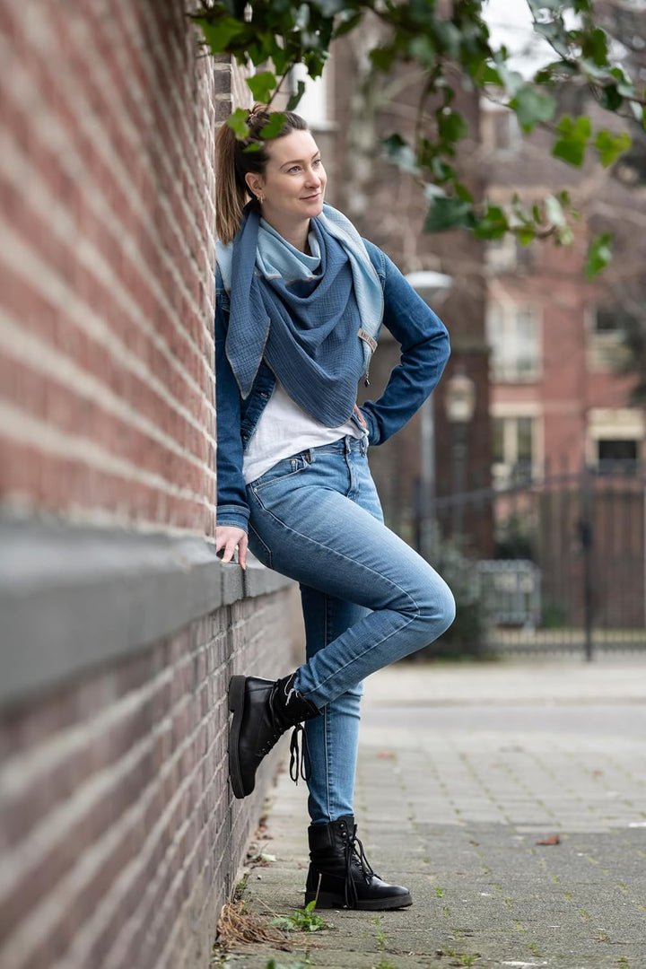 KNIT FACTORY - Fay Dreieckstuch - Fein Gewebte Damen Schal - Für Frühling und Sommer - Hochwertige Q