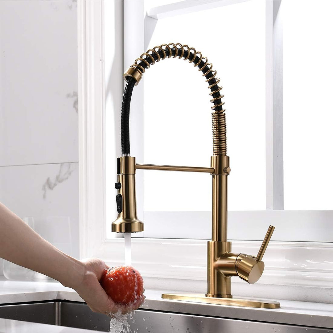 TIMACO Gebürstetes Gold Küchenarmatur mit 360° Drehbar, mit Pull-Down-Sprühgerät Armatur Mischbatter