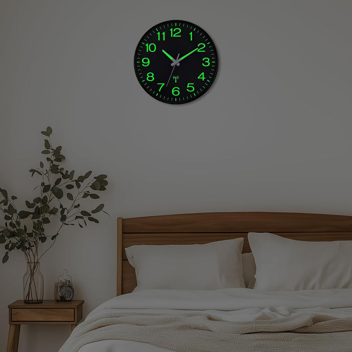 VIVILINEN Funkuhr Wand Beleuchtet Wanduhr Funk Geräuschlos ohne Tickgeräusche Uhr Wand für Schlafzim